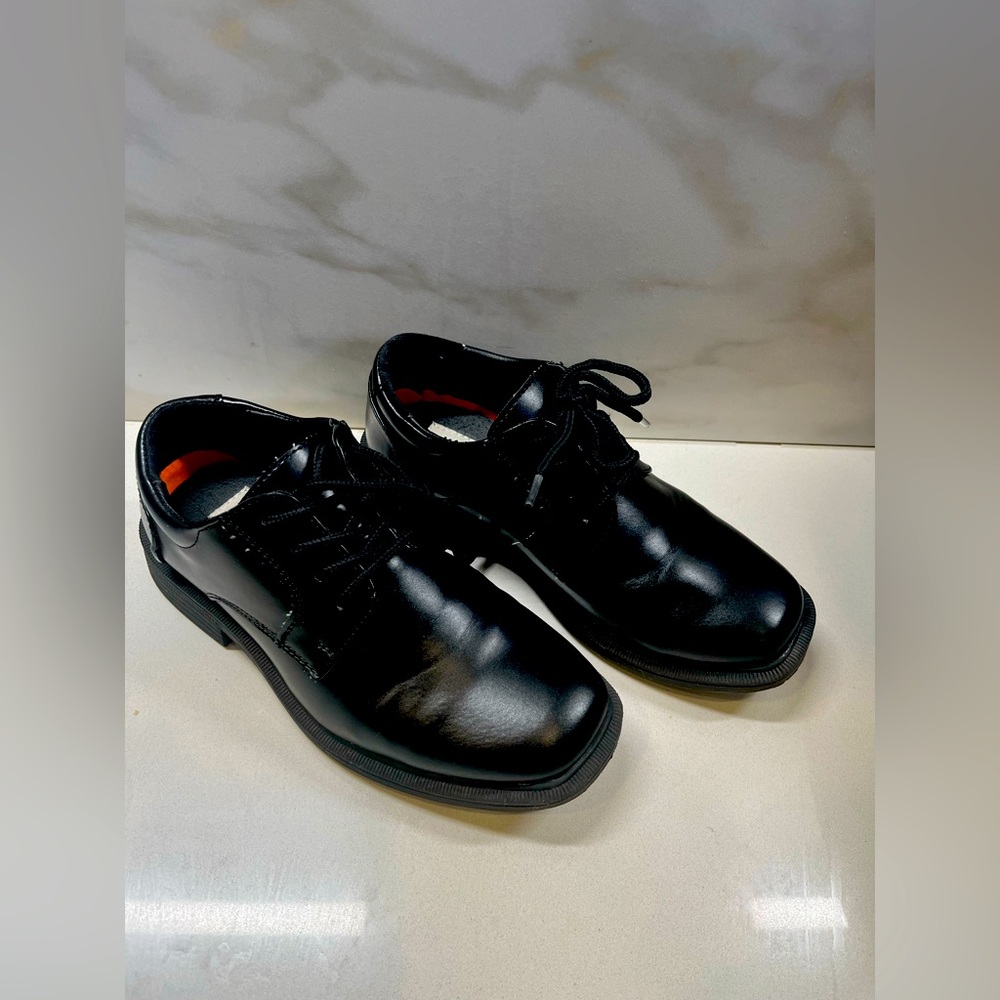 Madison Avenue little boys dress shoe size 13M